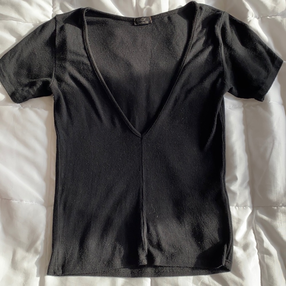 🔴SOLD🔴3/$30 John Galt Deep V Black Ribbed Tee
